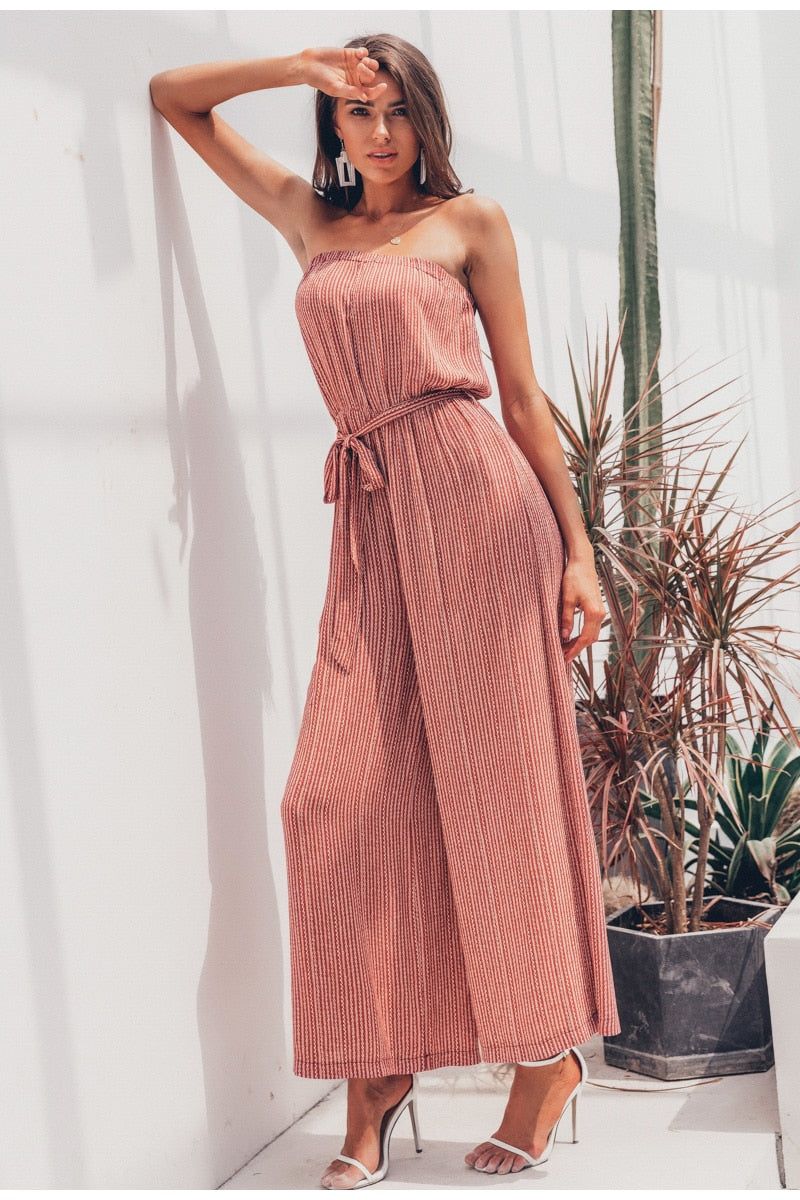 figure en tenue combinée tendance